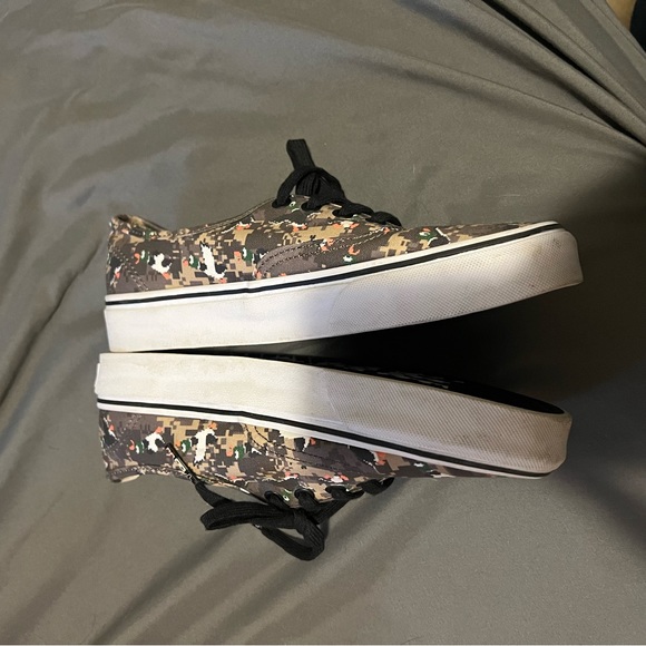 Vans Nintendo duck hunt sneakers size 5.5 mens and size 7 womens - Picture 2 of 8